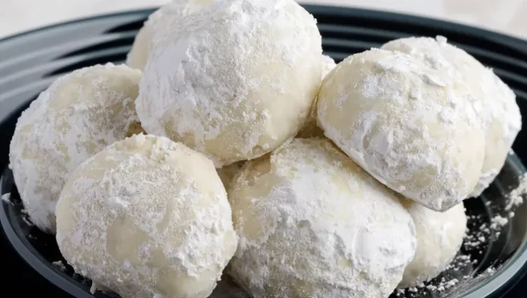 How to Make the Perfect Russian Tea Cakes at Home