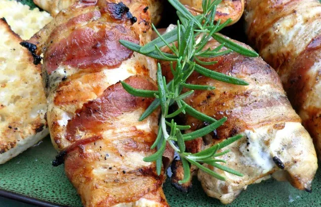 Viral Food Trend: Grilled Chicken with Rosemary and Bacon You Must Try