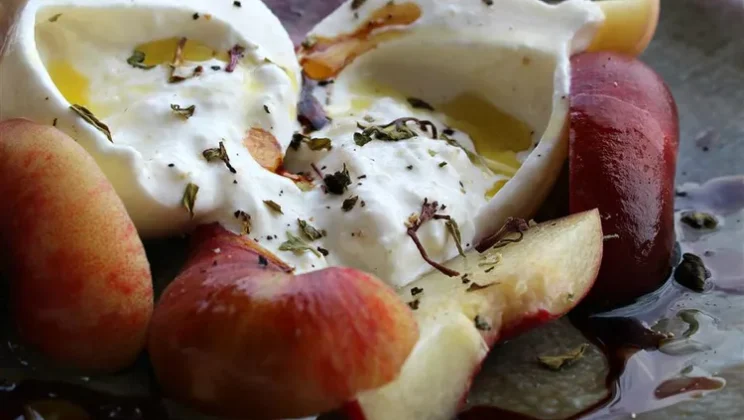 Viral Recipe: Peach Burrata Salad That Took Over TikTok