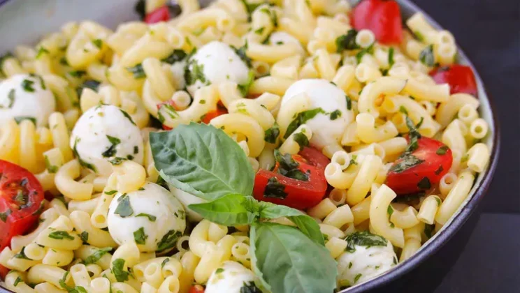 How to Make Delicious Pesto Pasta Caprese Salad — Quick & Easy!