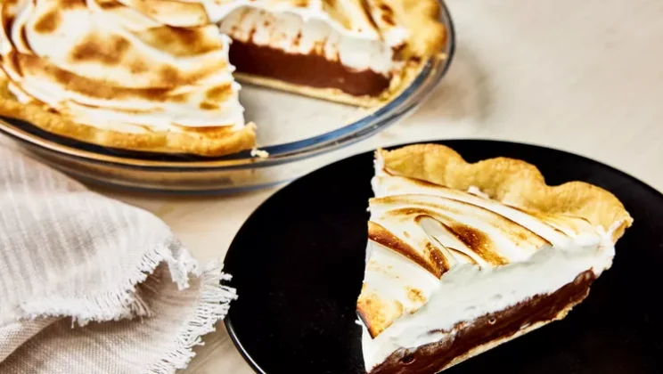 Easy Mom’s Chocolate Meringue Pie Recipe You Can Make in 30 Minutes