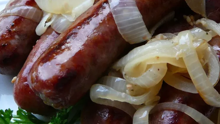 How to Make Sheboygan Grilled Brats (Easy Recipe Step-by-Step)