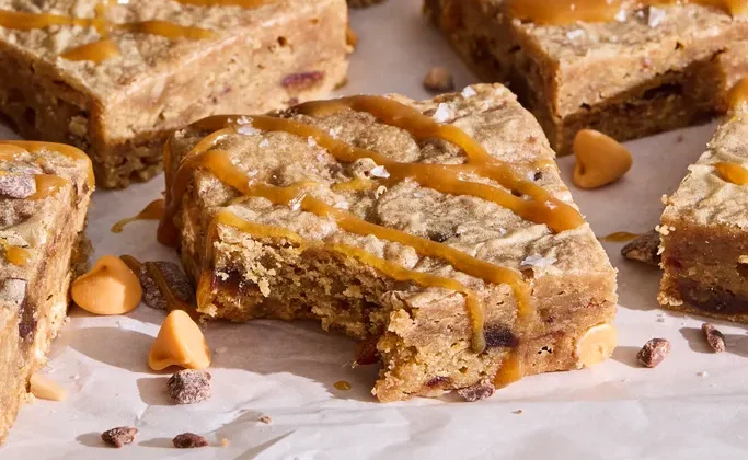 Easy Sticky Toffee Pudding Blondies Recipe You Can Make in 30 Minutes