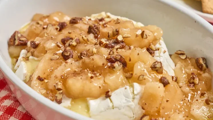 Apple Pie Baked Brie Recipe — Quick and Easy Homemade Snack